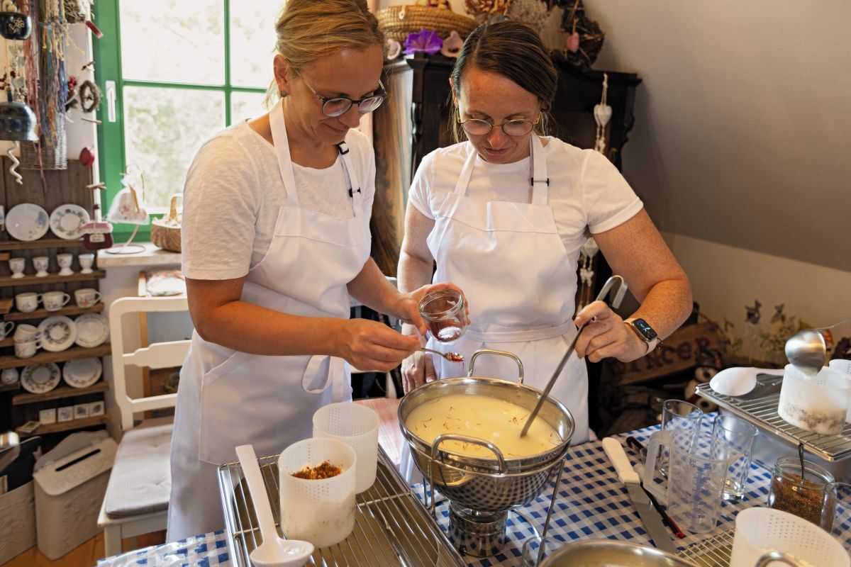 DEIN Safranleuchten - DEINE Auszeit - Erlebnisangebote im Altenburger Land - Ziegenkäse selbst herstellen auf dem Holler Hof