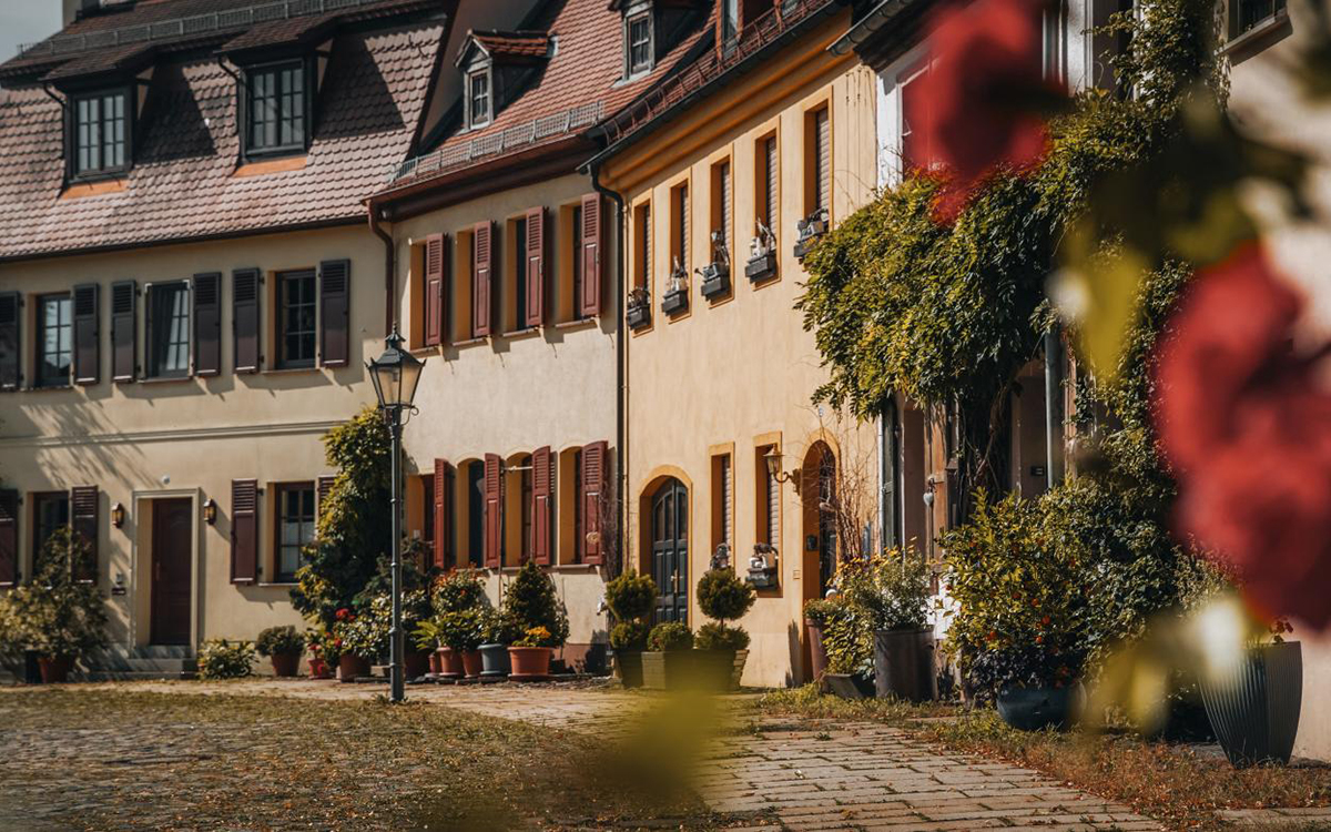 Nikolaiviertel mit Kirchturm