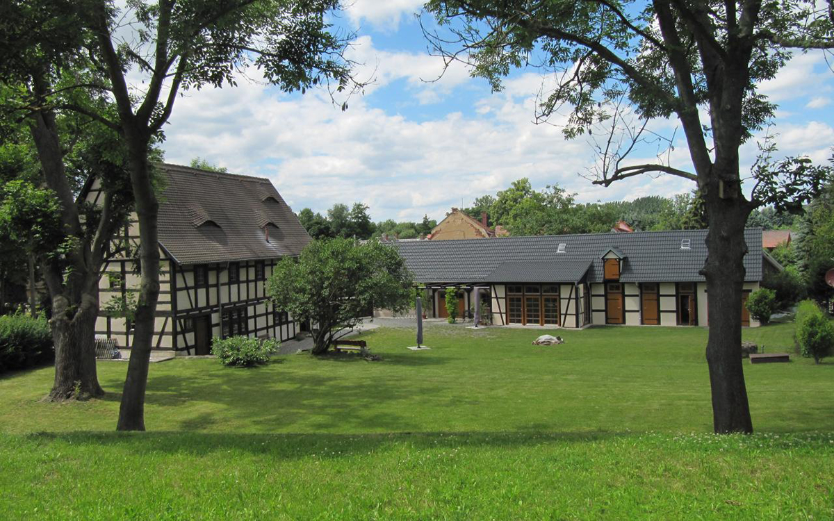 Pfarrhof und Kirche Nöbdenitz