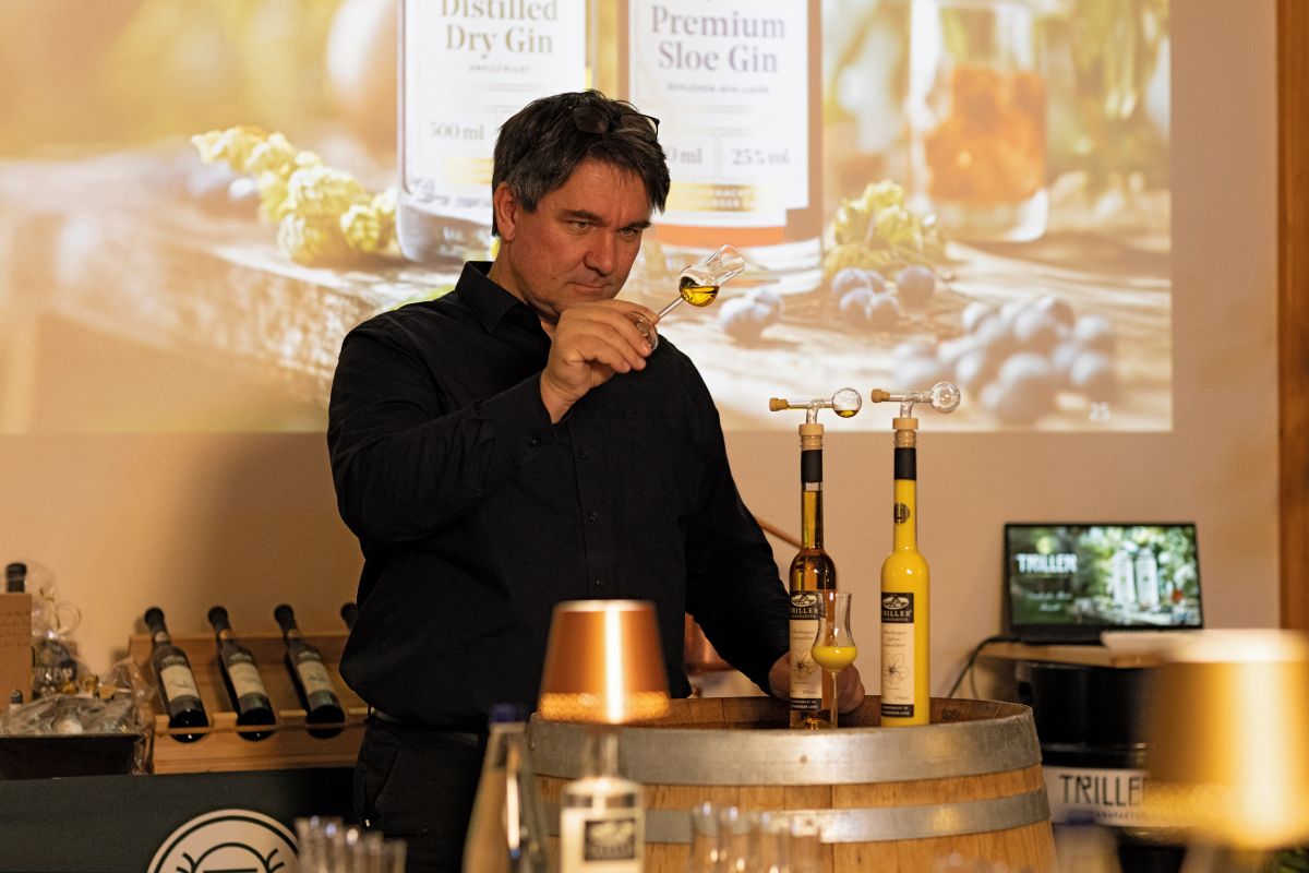 Triller Hofmanufaktur - Likörtasting von Safranlikör und Safransahnelikör